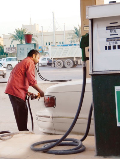 محطات الوقود.. حزمة قرارات حكومية لم تنفذ!