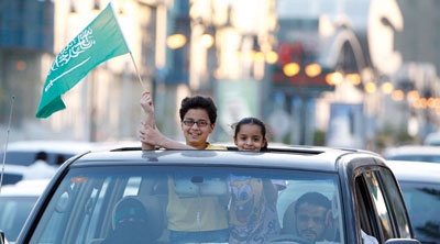 محللون: الأوامر الملكية ستدعم نمو الاقتصاد المحلي .. واحتياطي المملكة يجنبها صعوبات الصرف
