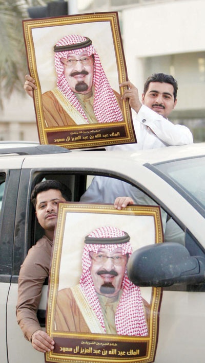 براءة الأطفال تقود مسيرات تحمل رايات الوطن وصور القائد