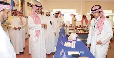 وزير التربية يتفقد جناح الوزارة ويؤكد دعم الموهوبين مجتمعيا