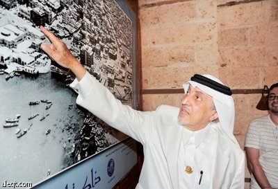 خالد الفيصل يطلع على استعدادات جناح إمارة منطقة مكة المكرمة