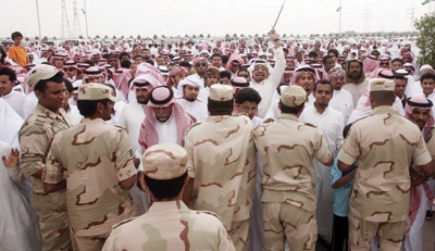 فعاليات «الجنادرية 26» تلقى إقبالا كبيرا.. والحشود تتقاطر بالآلاف