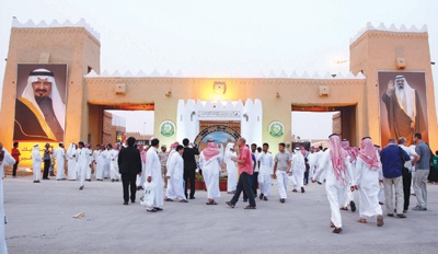 فعاليات «الجنادرية 26» تلقى إقبالا كبيرا.. والحشود تتقاطر بالآلاف