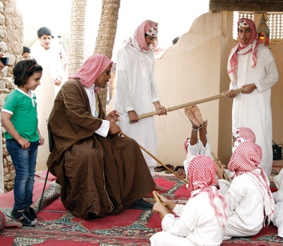 «الكتاتيب» تعود من جديد .. و«الفلكة» مصير المهملين