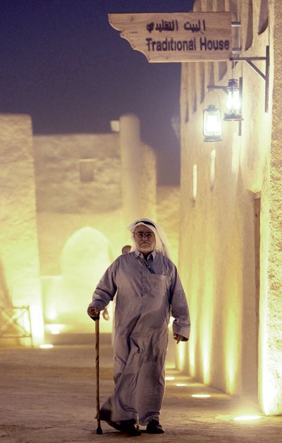 كبار السن يستعيدون الذكريات بين مباني وممرات «الجنادرية»