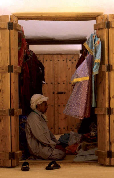 كبار السن يستعيدون الذكريات بين مباني وممرات «الجنادرية»