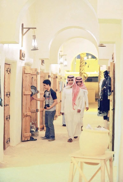 35 ألف زائر لـ «بيت الخير» .. واهتمام بقصة سوق القيصرية