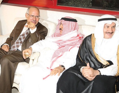 الشاعر ابن إدريس يحتفي بمفكري ومثقفي «الجنادرية»