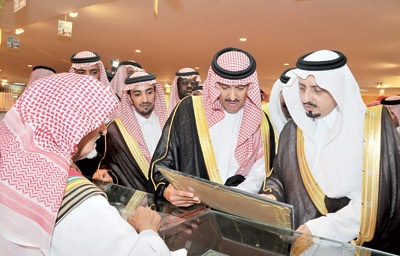 الأمير فيصل بن خالد يضع حجر أساس تطوير جناح عسير