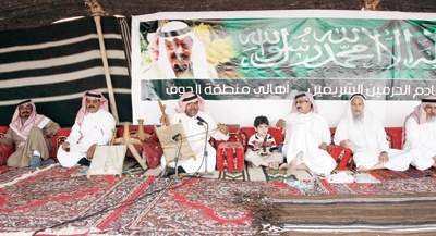 الغربيون يفتنون بالربابة وبيوت الطين