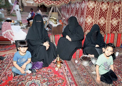 توعية الزوار باستغلال المصحف في التهريب ووسائل كشف الممنوعات