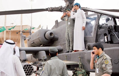 «الأباتشي» و«إف 16»  تقتحمان ثقافة الشباب على أرض الجنادرية