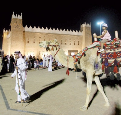400 زائر يراجعون عيادة السمنة  في خيمة  وزارة الصحة في الجنادرية