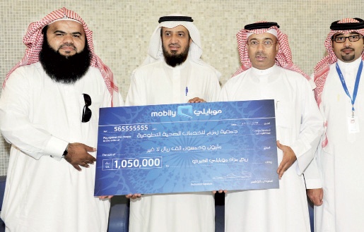 «موبايلي» تسلم 5 جمعيات خيرية أكثر من 2.2 مليون ريال