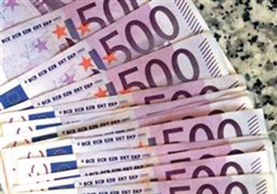 اليورو يهبط عن مستوى 1.46 دولار