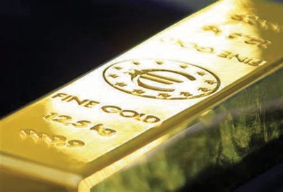صعود الدولار يتراجع بأسعار الذهب والفضة