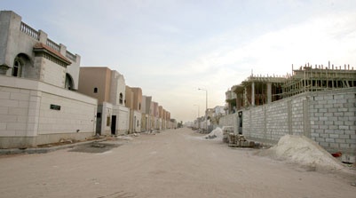 مختصون: الطلب يرتفع على الوحدات السكنية غير مكتملة البناء