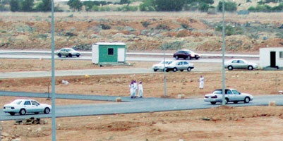 عقاريون: «تجار الشنطة» خلف ارتفاع أسعار العقارات في السعودية