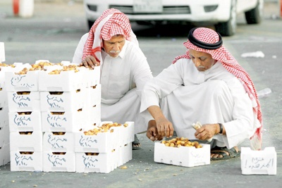 التمور تدخل موجة ارتفاع الأسعار .. والتجار يرفضون التنازل