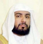عمالة وافدة «تتسول» برش رذاذ ماء زمزم على المصلين