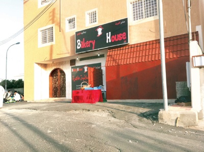 عسير: غلاء أسعار المطاعم يدفع بنساء لمنافستها عبر مشاريع منزلية