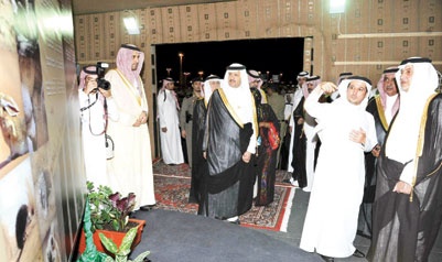 خالد الفيصل يفتتح فعاليات سوق عكاظ ويكرم الفائزين في المسابقات