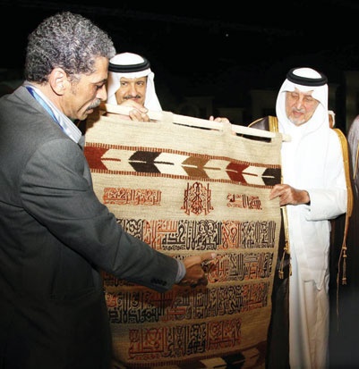 خالد الفيصل يفتتح فعاليات سوق عكاظ ويكرم الفائزين في المسابقات
