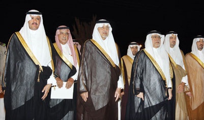 خالد الفيصل يفتتح فعاليات سوق عكاظ ويكرم الفائزين في المسابقات