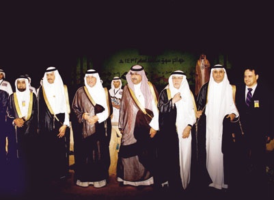 خالد الفيصل يفتتح فعاليات سوق عكاظ ويكرم الفائزين في المسابقات