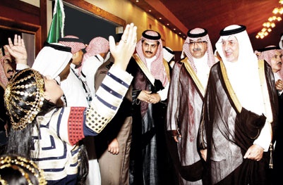 خالد الفيصل يفتتح فعاليات سوق عكاظ ويكرم الفائزين في المسابقات