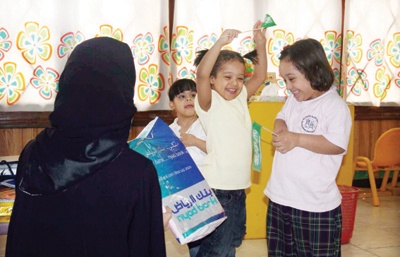 بنك الرياض يحتفل مع أطفال «دسكا» باليوم الوطني