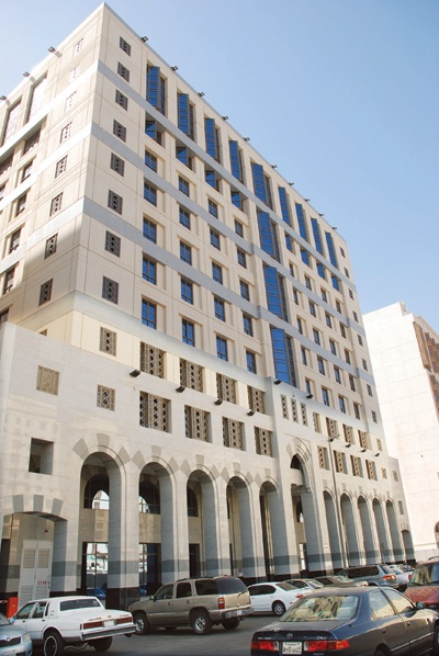 شركة شبه الجزيرة .. عقود من المشاركة في بناء شبكة الطرق في المملكة
