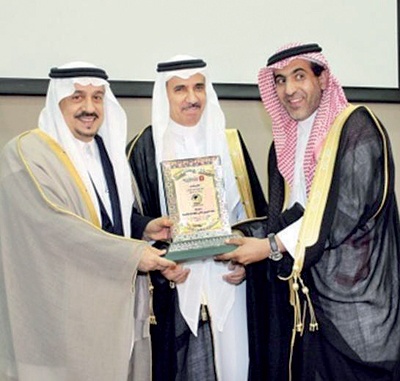 أمير القصيم يكرم «دواجن الوطنية» لرعايتها اللقاء الذي نظمته مجموعة د. سليمان الحبيب