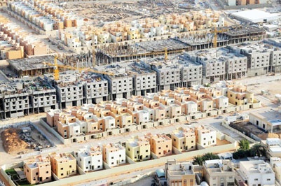 أراضي الإسكان لا تكفي لتغطية مشاريعها.. وأسلوب اختيار المقاول يؤثر في الجودة