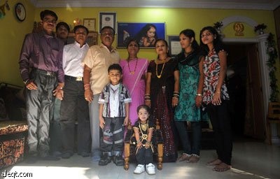 أقصر امرأة في العالم طولها 62.8 سنتمترا (فيديو)