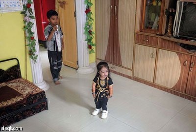 أقصر امرأة في العالم طولها 62.8 سنتمترا (فيديو)