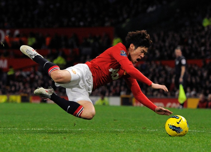 مانشستر يونايتد يضرب بقوة ويقاسم سيتي الصدارة "فيديو"