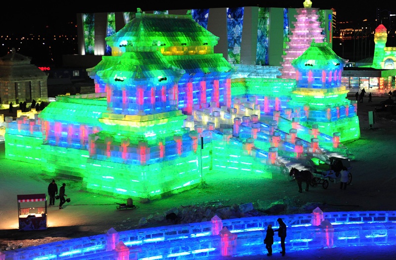 انطلاق المهرجان السياحي للتزلج على الجليد في الصين "فيديو"