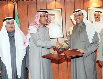 «موبايلي» ووزارة المواصلات الكويتية توقعان عقدا للربط بينهما بكيبل بري