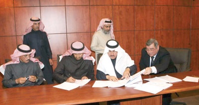 «أسمنت حائل» توقع عقد المدينة السكنية  بـ 117 مليون ريال