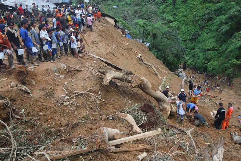 ارتفاع حصيلة قتلى الانهيار الأرضي في الفلبين إلى 28 (فيديو)