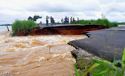 إجلاء الالاف من بيوتهم في البرازيل بسبب الفيضانات (فيديو)