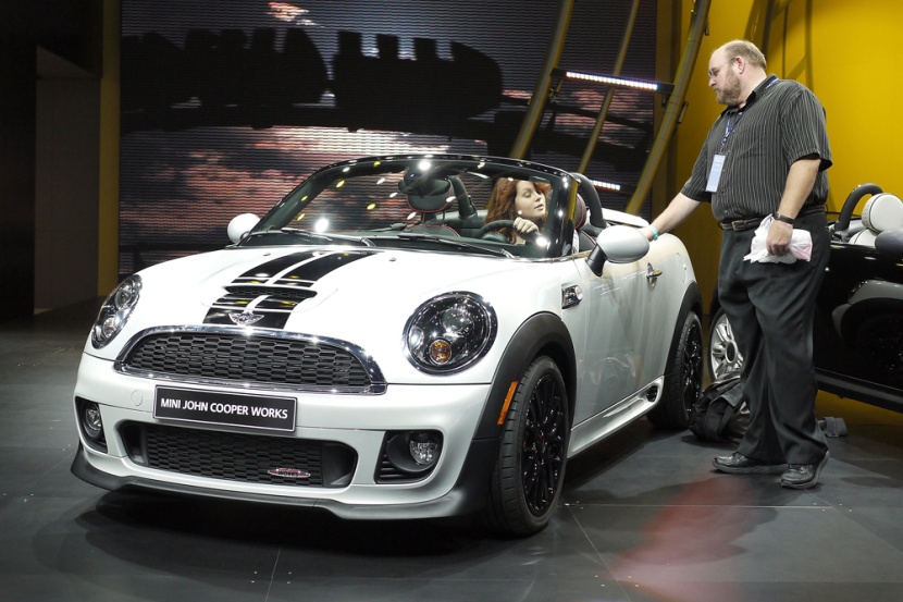 معرض ديترويت .. قوة سوق السيارات الأمريكية (فيديو)