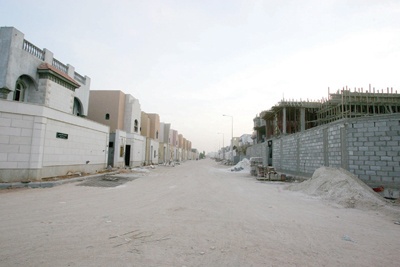 ترقب وكساد يعطلان حركة إنشاء المساكن في الرياض