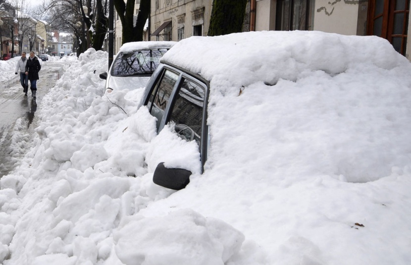360 عدد ضحايا موجة الصقيع والثلوج في أوروبا (فيديو)