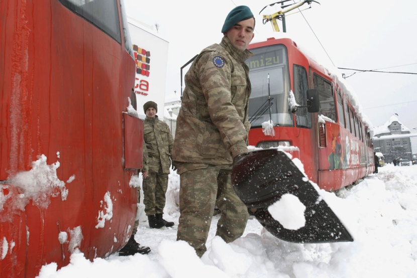 360 عدد ضحايا موجة الصقيع والثلوج في أوروبا (فيديو)