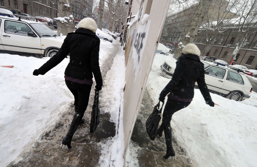 360 عدد ضحايا موجة الصقيع والثلوج في أوروبا (فيديو)