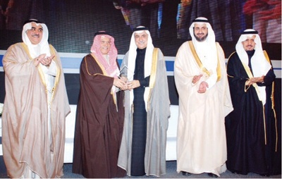 وزير المالية يكرم البنك الأهلي