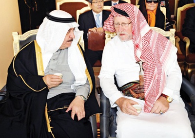 بـ «عقال الشمال» و«خنجر الجنوب».. سفير أمريكا يحتفل مع السعوديين بـ «الجنادرية»