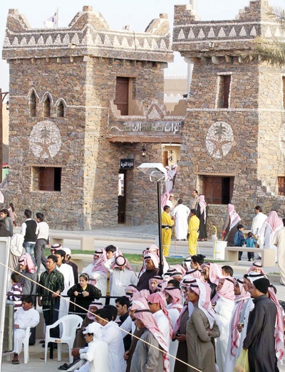 مزرعة الجنادرية.. أجواء تداعب الذاكرة بـ «التشويك» و«التكريب»